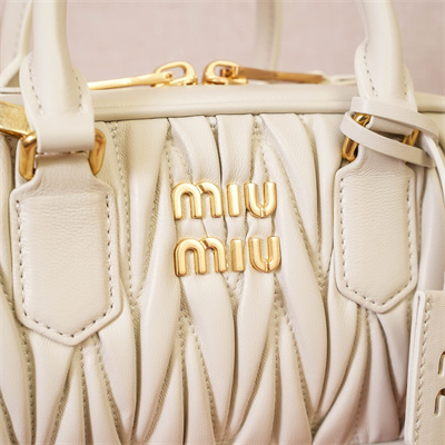 M*um*u arcadie matelassé nappa leather top handle bag white color
