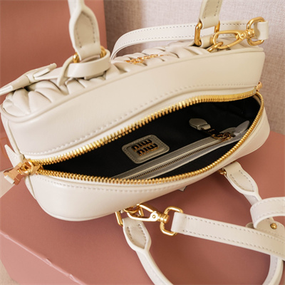 M*um*u arcadie matelassé nappa leather top handle bag white color