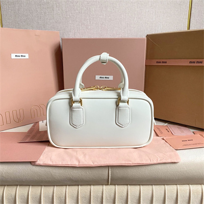 M*um*u arcadie leather top handle bag white color