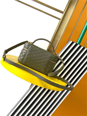 Y.S.L Vanity Case In Quilted Lambskin Green