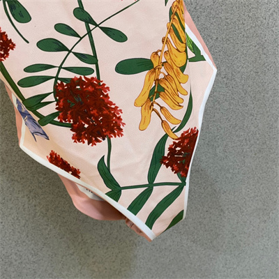 G*u*i swimsuits 38398