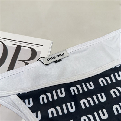 M*um*u swimsuits 38400