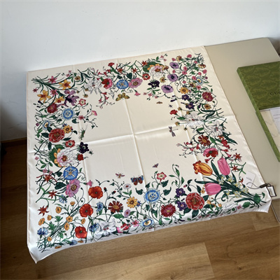 G*u*i square silk scarf 38542