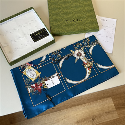 G*u*i square silk scarf 38559