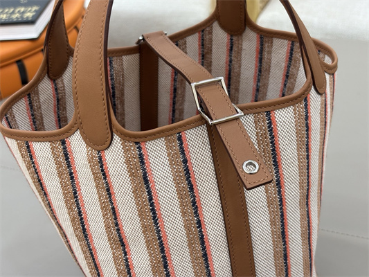 Picotin Lock 18 Bag in taurillon Clemence leather with “Couverture Lignes” embroidery Gold HS