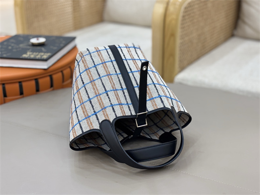 Picotin Lock 18 Bag in H canvas and Swift calfskin with “Couverture Carre” embroidery Black HS