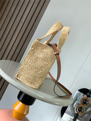 L0ew* mini L0ew* font tote in raffia nature