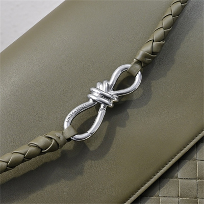 BV Medium Andiamo Messenger Bag In Calfskin Mustard