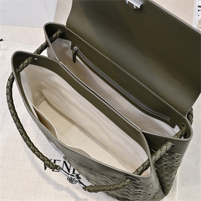 BV Medium Andiamo Messenger Bag In Calfskin Mustard