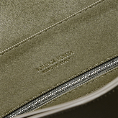 BV Large Andiamo Messenger Bag In Calfskin Mustard