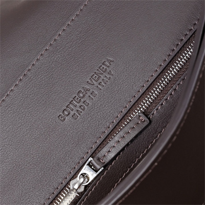 BV Large Andiamo Messenger Bag In Calfskin Fondant