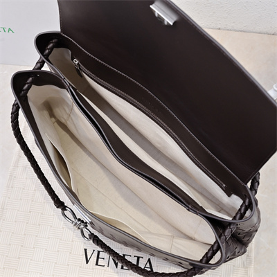 BV Large Andiamo Messenger Bag In Calfskin Fondant