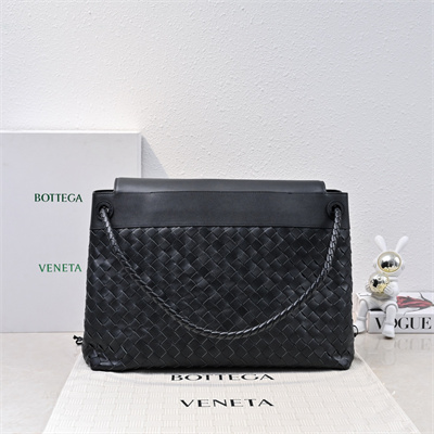 BV Large Andiamo Messenger Bag In Calfskin Black