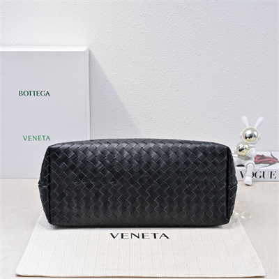 BV Large Andiamo Messenger Bag In Calfskin Black