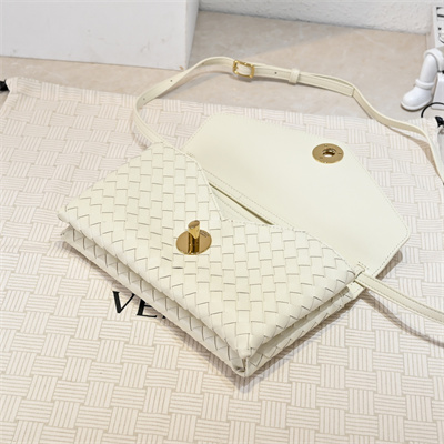 BV Knot Lock Bag In Lambskin Sea Salt