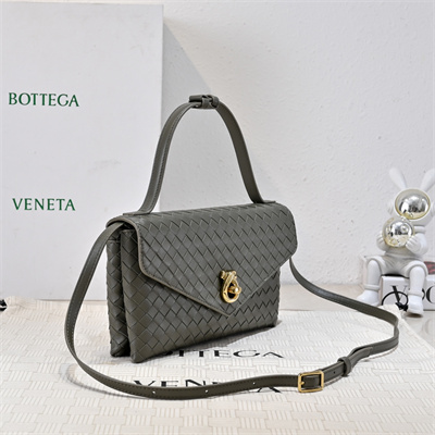 BV Knot Lock Bag In Lambskin Cypress