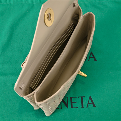 BV Knot Lock Bag In Lambskin Ecru