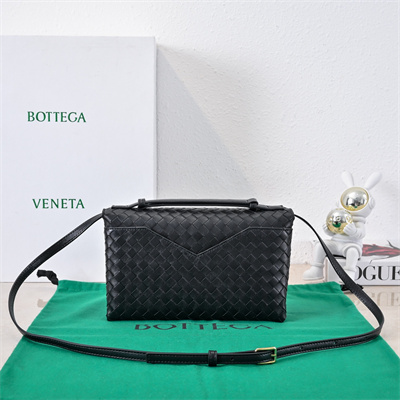BV Knot Lock Bag In Lambskin Black