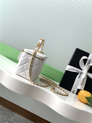 Ch*el vanity with chain grained calfskin& gold-tone metal white ap4799