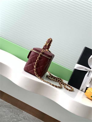 Ch*el vanity with chain grained calfskin& gold-tone metal burgundy ap4799