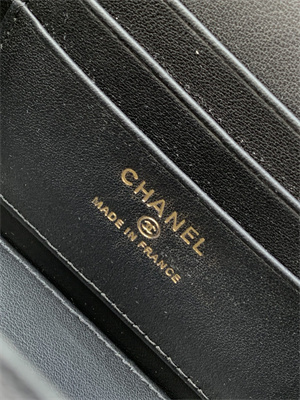 Ch*el vanity with chain grained calfskin& gold-tone metal black ap4799