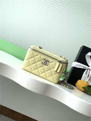 Ch*el vanity case grained calfskin& silver-tone metal yellow ap3940