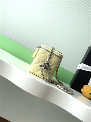 Ch*el vanity case grained calfskin& silver-tone metal yellow ap3940