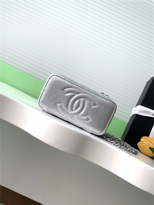 Ch*el vanity case grained calfskin& silver-tone metal silver ap3940
