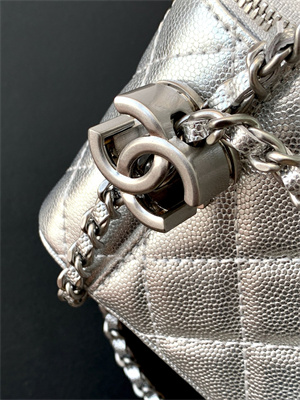 Ch*el vanity case grained calfskin& silver-tone metal silver ap3940