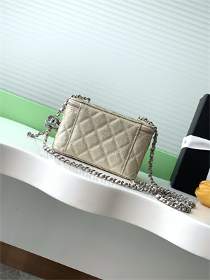 Ch*el vanity case grained calfskin& silver-tone metal gold ap3940
