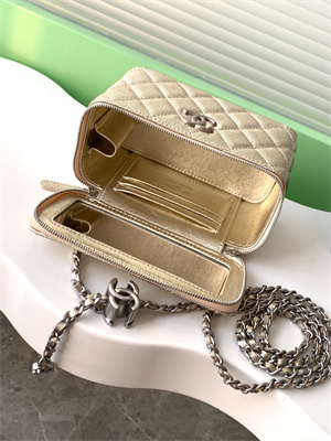 Ch*el vanity case grained calfskin& silver-tone metal gold ap3940