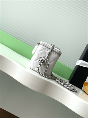 Ch*el vanity case grained calfskin& silver-tone metal white ap3940