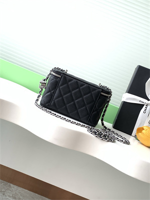 Ch*el vanity case grained calfskin& silver-tone metal black ap3940