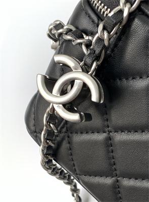 Ch*el vanity case lambskin & silver-tone metal black ap3940