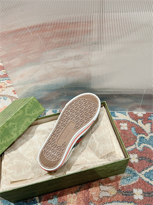 G*u*i sneakers women/men 38994