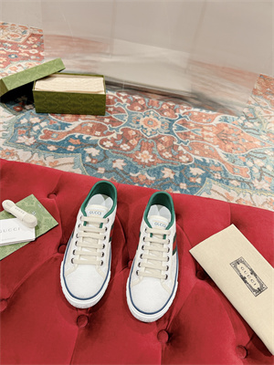 G*u*i sneakers women/men 38995