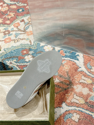 G*u*i sneakers women/men 39013