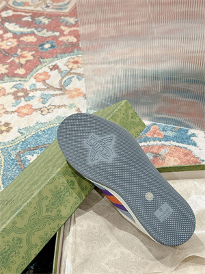 G*u*i sneakers women/men 39015