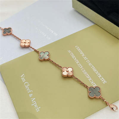 V*N CL*F & arpels bracelet 38795