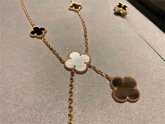 V*N CL*F & arpels necklace 38797