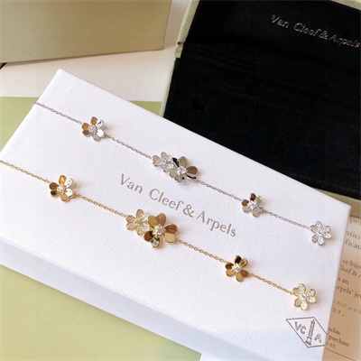 V*N CL*F & arpels bracelet 38800
