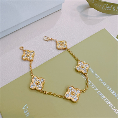 V*N CL*F & arpels bracelet 38807