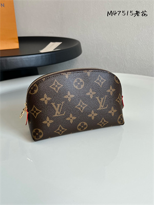 L.V Cosmetic Pouch MM Monogram Canvas M47515