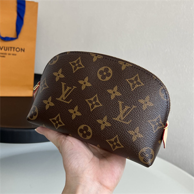 L.V Cosmetic Pouch MM Monogram Canvas M47515