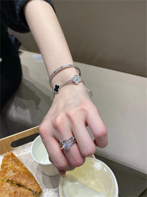 V*N CL*F & arpels bracelet 39076