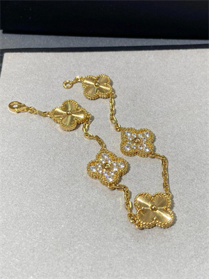 V*N CL*F & arpels bracelet 39077