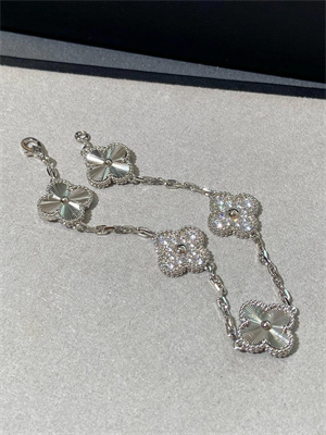 V*N CL*F & arpels bracelet 39077