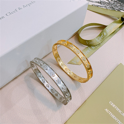 V*N CL*F & arpels bracelet 39084