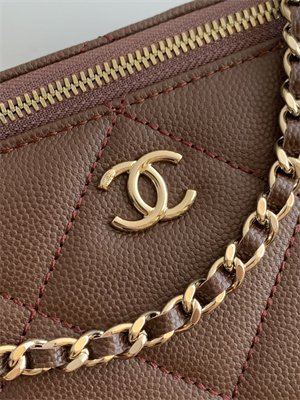 Ch*el long vanity with chain grained calfskin & gold-tone metal burgundy ap4933