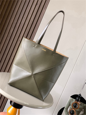L0ew* medium puzzle fold tote in shinny calfskin
